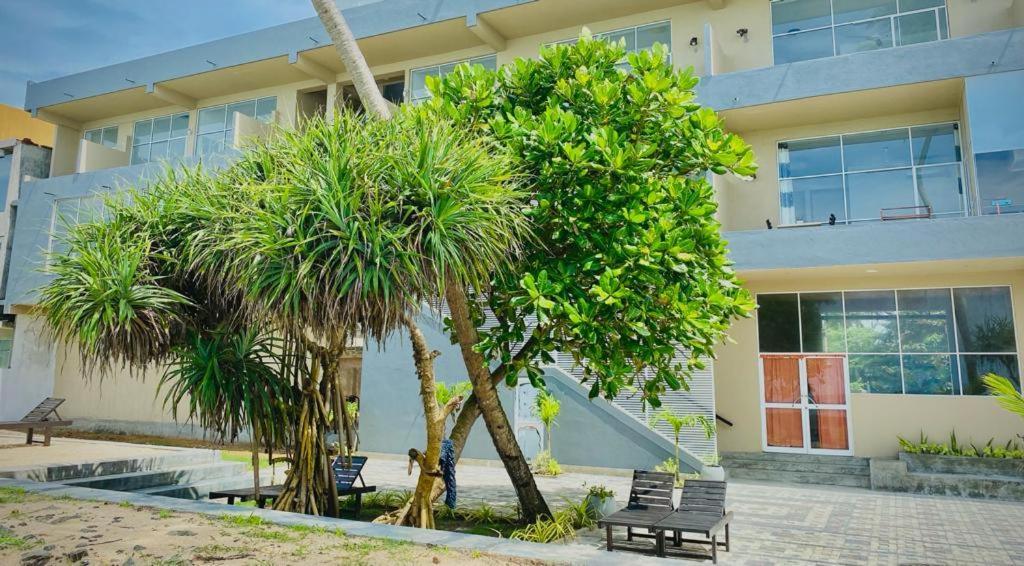 Sevenra Grand Beach Hotel Ambalangoda  Exterior foto